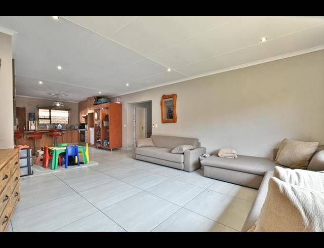 3 BEDROOM TOWNHOUSE FOR SALE IN NEW REDRUTH